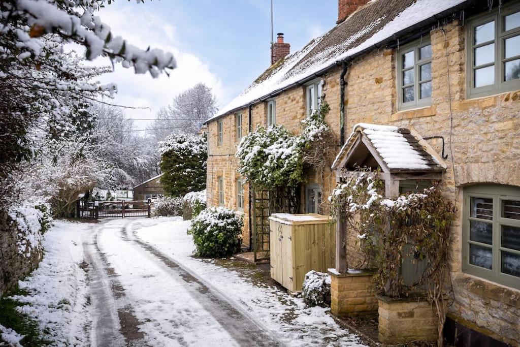 Charming 17Th Century Cotswold Cottage Adlestrop Exterior photo