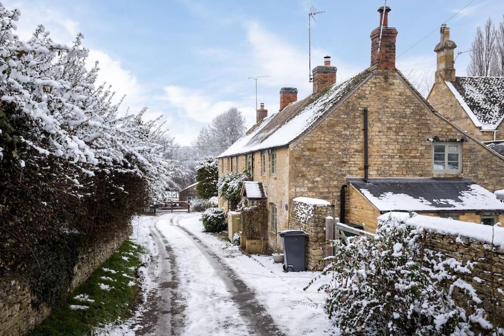 Charming 17Th Century Cotswold Cottage Adlestrop Exterior photo