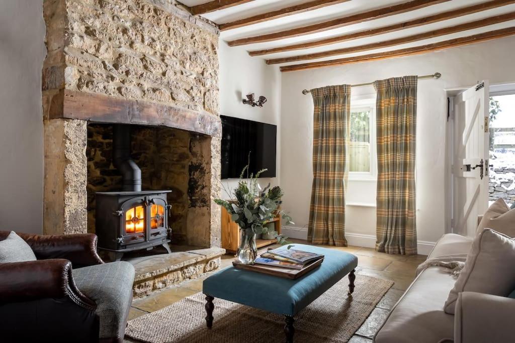 Charming 17Th Century Cotswold Cottage Adlestrop Exterior photo