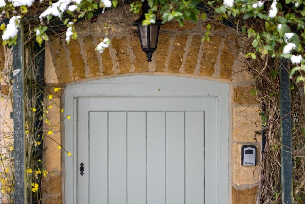 Charming 17Th Century Cotswold Cottage Adlestrop Exterior photo
