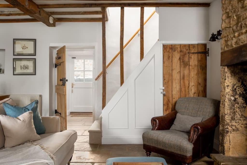 Charming 17Th Century Cotswold Cottage Adlestrop Exterior photo