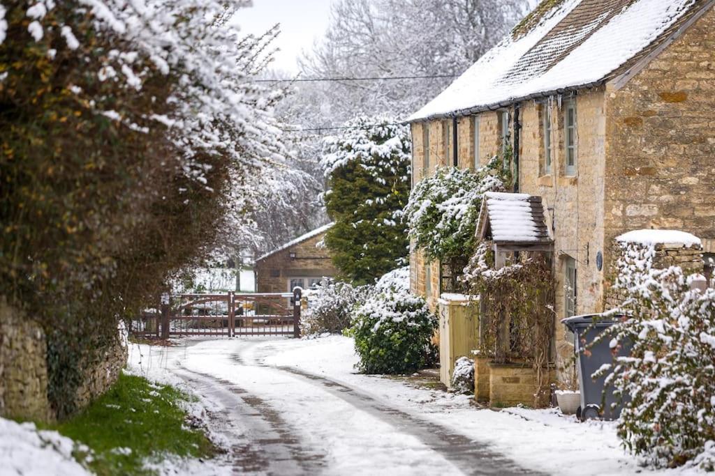 Charming 17Th Century Cotswold Cottage Adlestrop Exterior photo