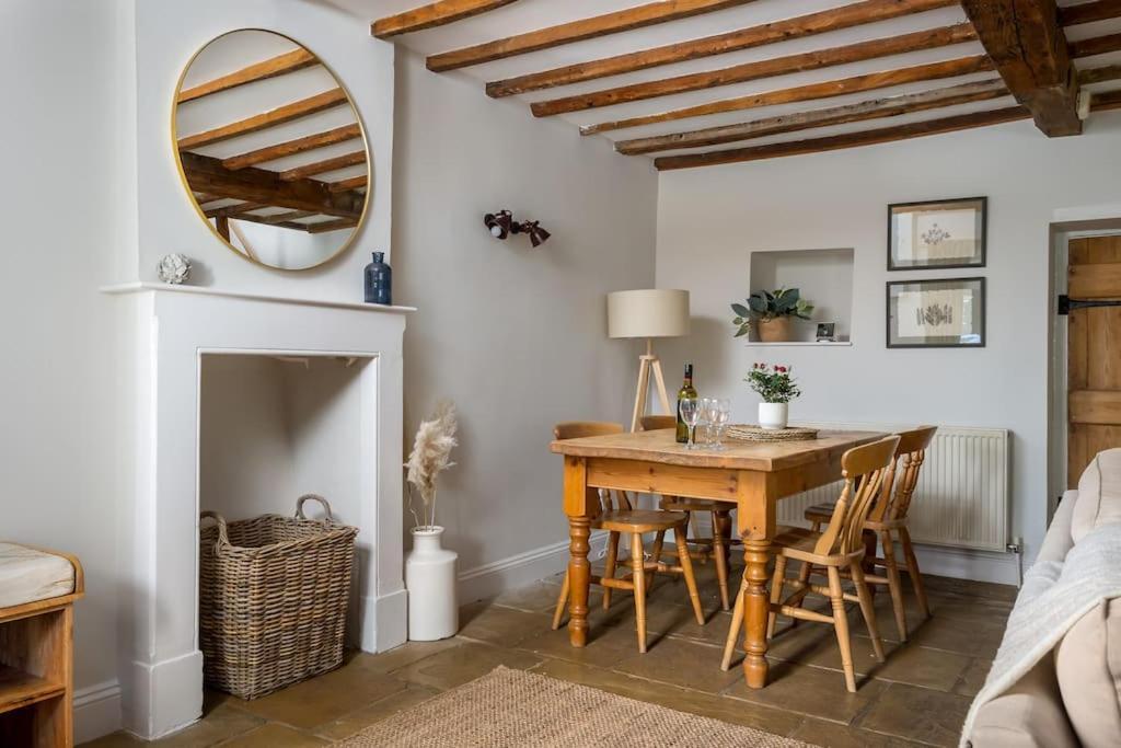 Charming 17Th Century Cotswold Cottage Adlestrop Exterior photo